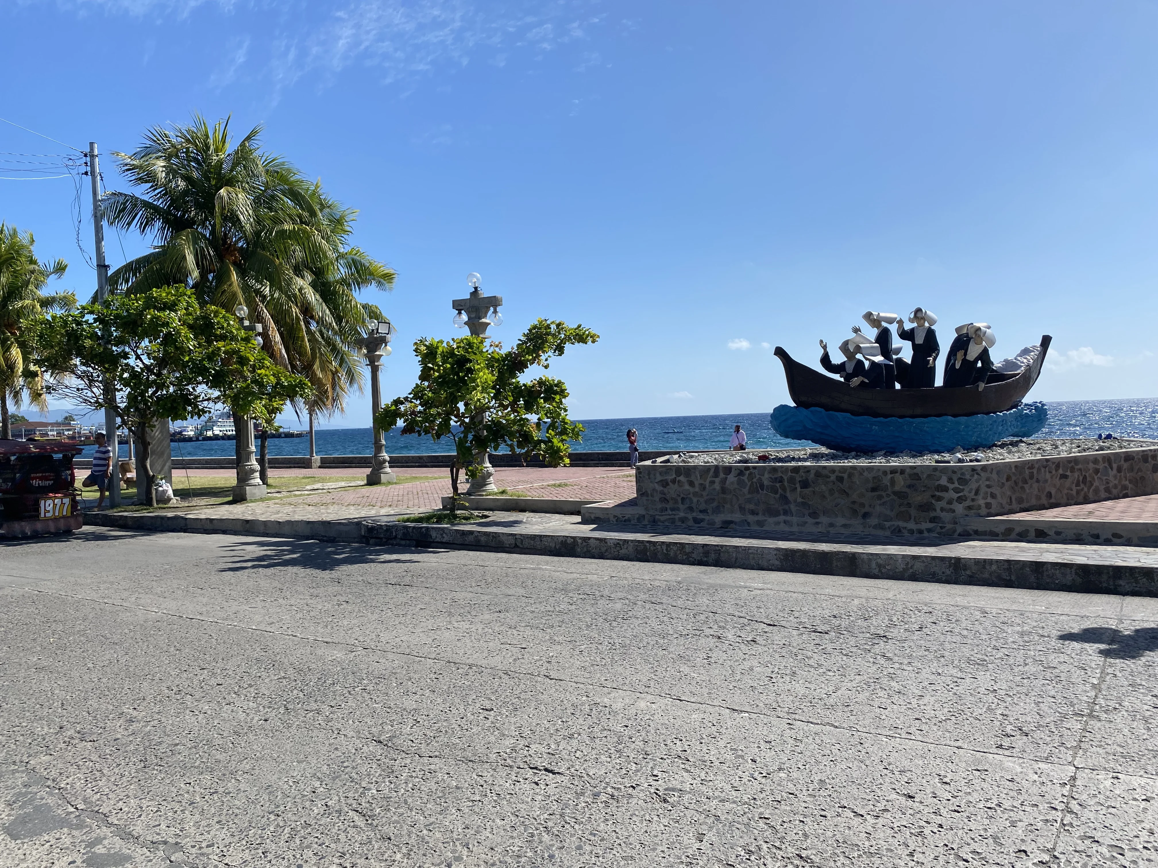 View of the sea from Rizal Boulevard in Dumaguete