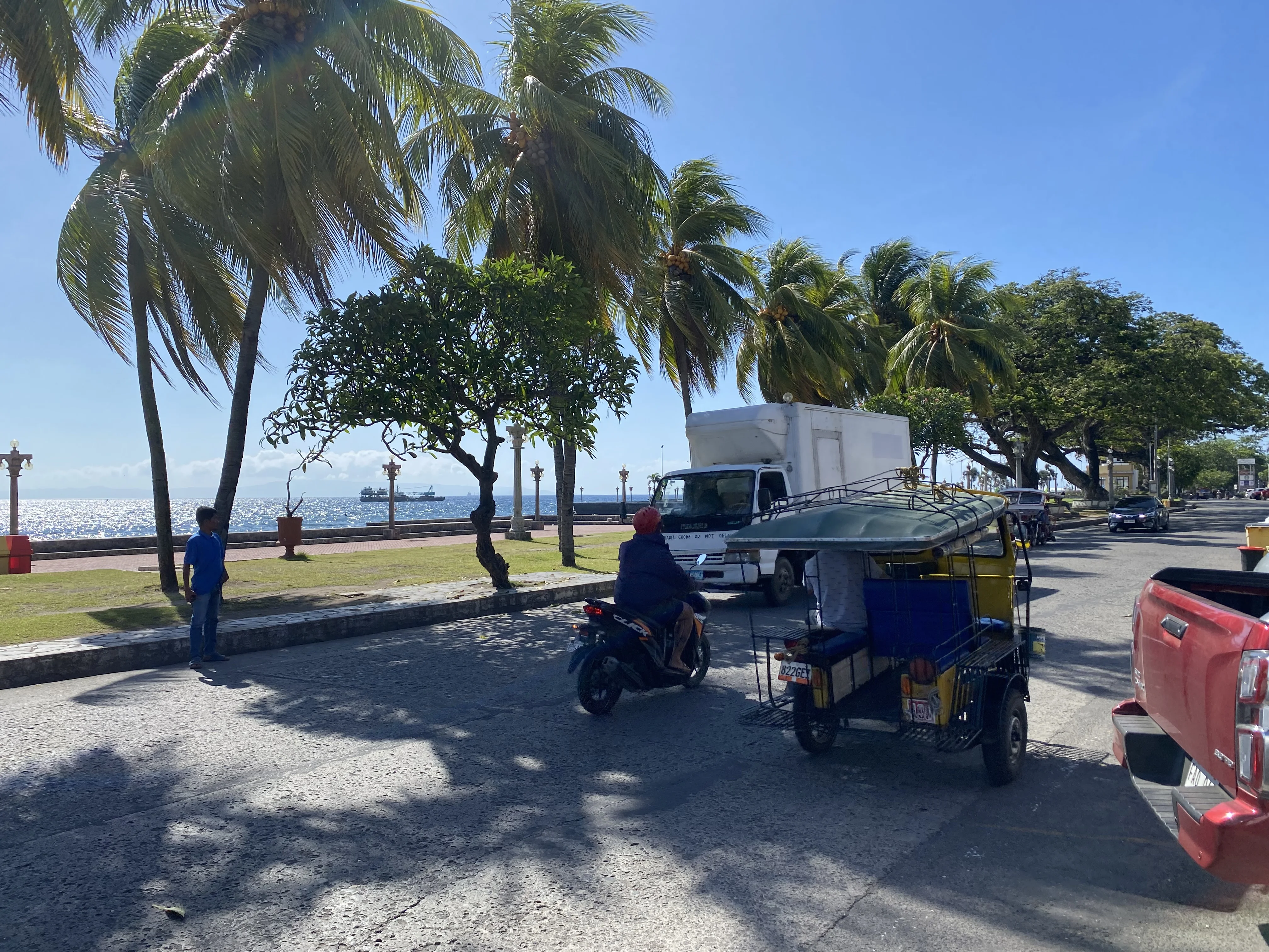 A motorized tricycle at Rizal Boulevard in Dumaguete
